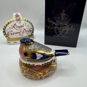 Royal Crown Derby Nesting Bullfinch Figurine 1996 Signed by Artist. Gold Stopper